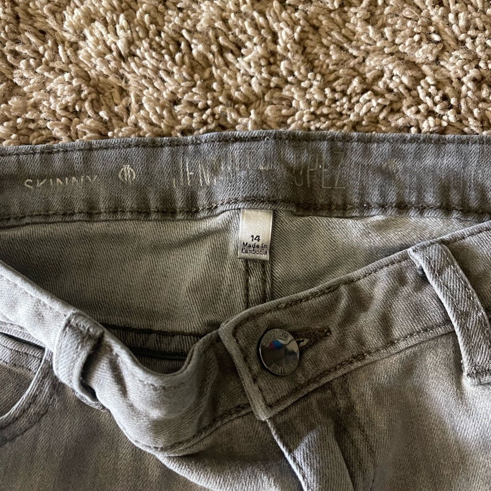 Women’s JLO Gray Jeans - Picture 3 of 5